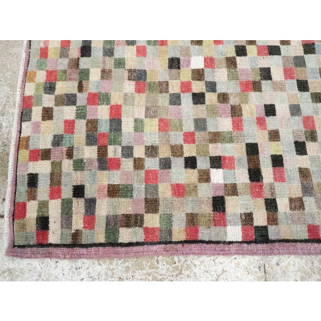 Galerie Shabab Collection Mid-20th Century Turkish Anatolian Accent Rug For Sale In New York - Image 6 of 9