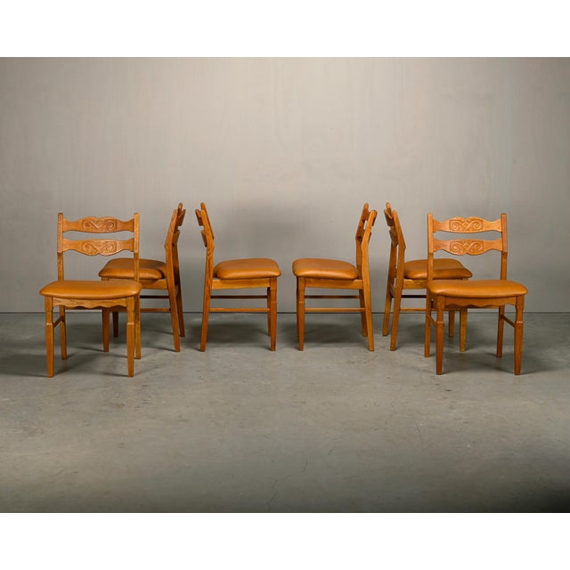 1960s Razorblade Style Dining Chairs in Oak and Leather by Henning Kjærnulf, Denmark, 1960s, Set of 7 For Sale - Image 5 of 18