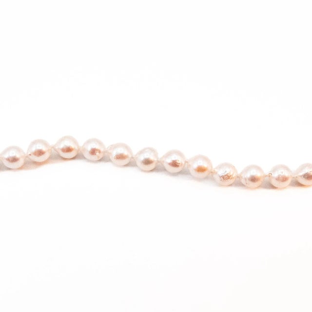 Modern Vintage 23.5-Inch Cultured Freshwater Pink 8mm Pearl Necklace For Sale - Image 3 of 4