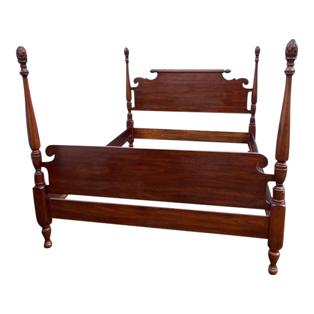 Henkel Harris Traditional Solid Cherry Pineapple Four Poster Queen Bed Frame. For Sale