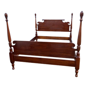 Henkel Harris Traditional Solid Cherry Pineapple Four Poster Queen Bed Frame.