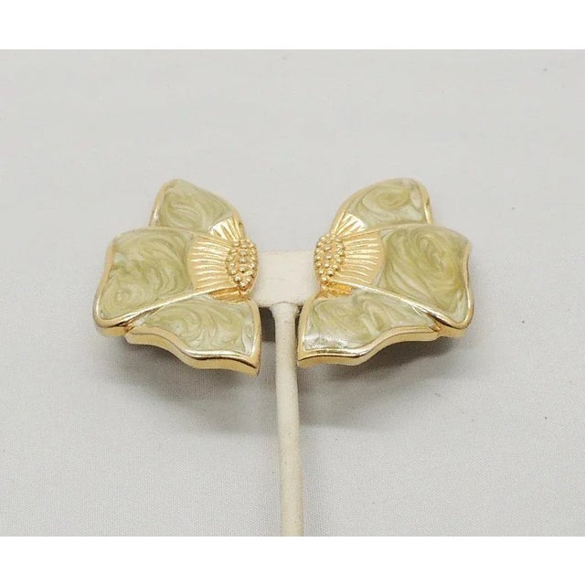 Monet 1984 Vintage Signed Monet Garland Blue Enamel Flower Clip Earrings- 2 Pieces For Sale - Image 4 of 8