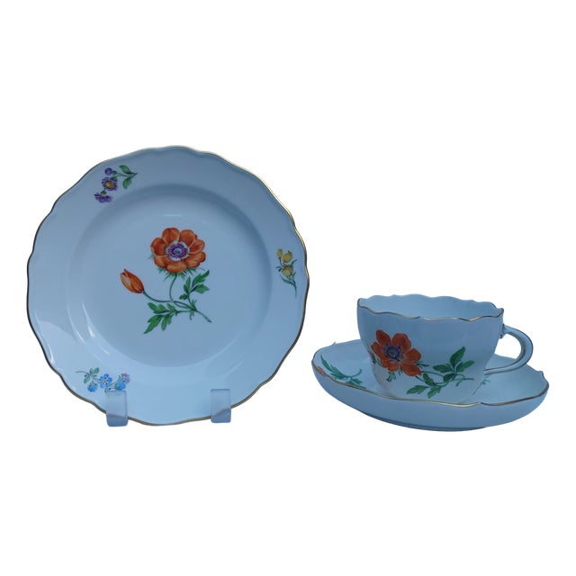 Vintage Porcelain Coffee Tea Trio in Red Anemone from Meissen, 1970s, Set of 3 For Sale