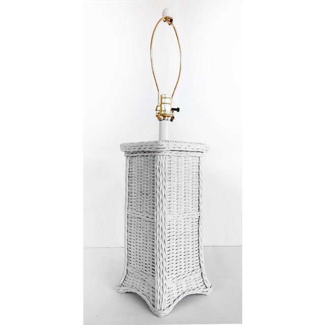 Late 20th Century Palm Beach Coastal Chic White Wicker Table Lamps With Harps and Finials, a Pair For Sale In Miami - Image 6 of 10