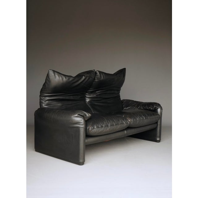 Cassina Two Seater Maralunga Sofa in Black Leather from Cassina, 1970s For Sale - Image 4 of 18