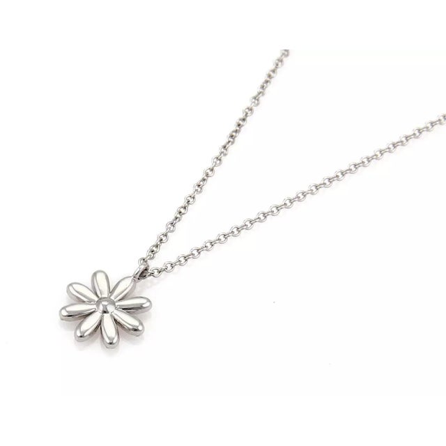 Contemporary Late 20th Century 22005 - Tiffany & Co. Diamond Daisy 18k White Gold Pendant Necklace For Sale - Image 3 of 6