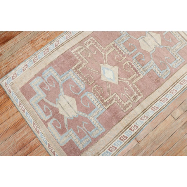 Mid-20th Century Turkish Konya in a mauve color Details rug no. 31886 size 3' 2" x 4' 9" (97 x 145 cm)