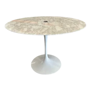 1980s Knoll Saarinen Dining Table Round