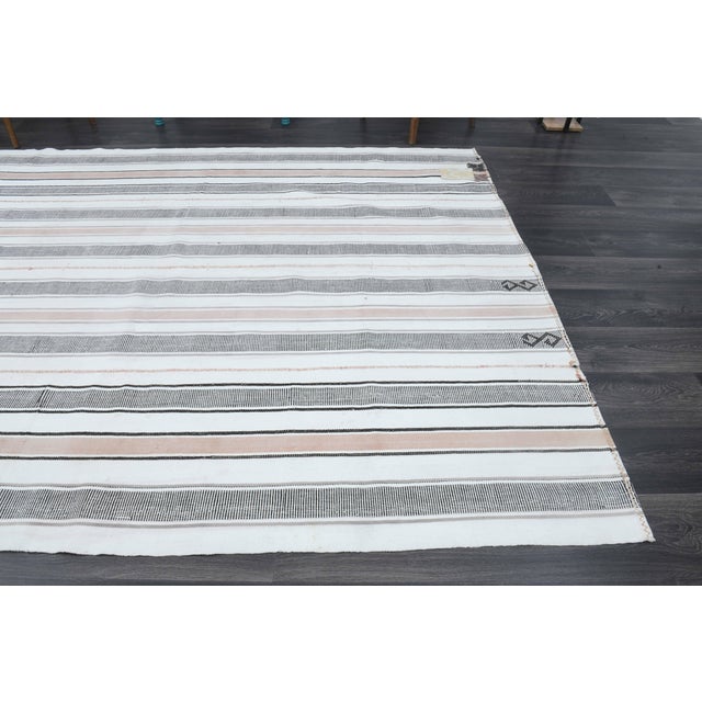 Textile 1970s Vintage Handmade Wool Cotton White Gray Area Rug For Sale - Image 7 of 11