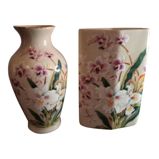 Vintage Hand-Painted Japanese Toyo Porcelain Decorative Vases- Set of 2 For Sale