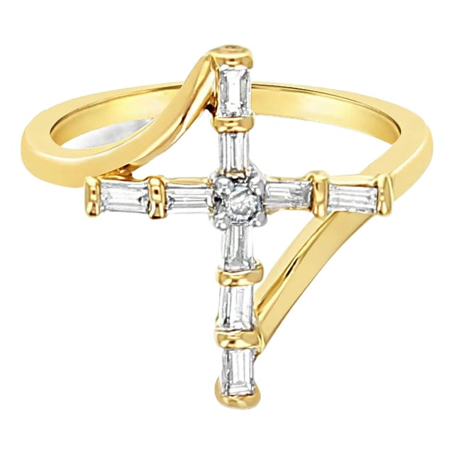 Baguette Diamond Cross Ring .20cttw 14K Yellow Gold, Size 7 For Sale