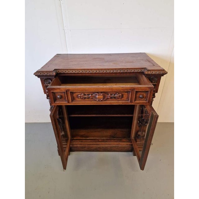 Renaissance Style Display Cabinet in Oak For Sale - Image 5 of 14