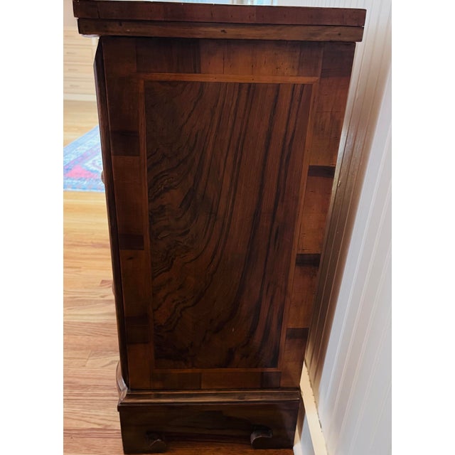 Rococo 18th Century Baroque Serpentine Walnut Bachelor’s Chest For Sale - Image 3 of 4