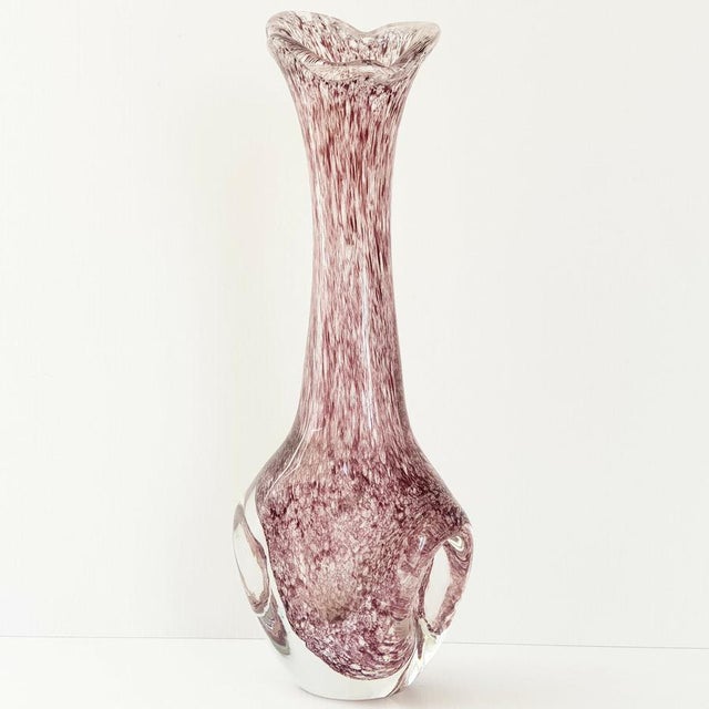 Good overall condition, with normal signs of wear. Height 40 cm. Length 16 cm. Width 9 cm. Magnificent vase.