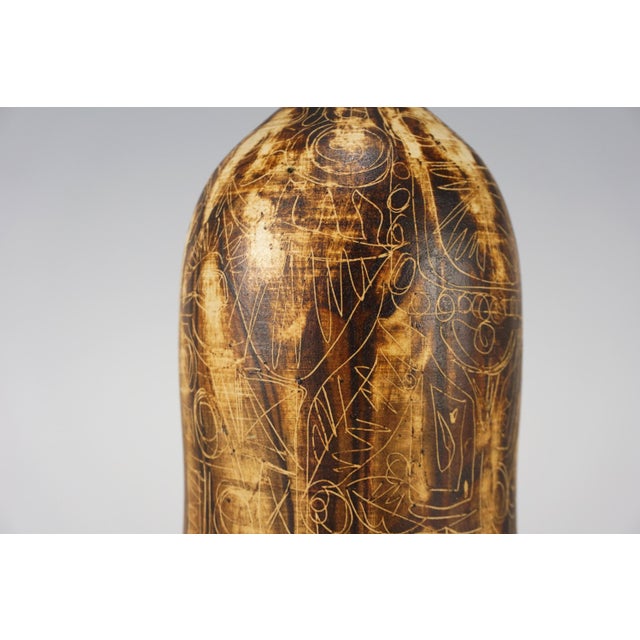 Abstract Studio Ceramic Pottery Bottle Vase with Superficial Incised Drawing by Gerhard Liebenthron, Germany, 1976 For Sale - Image 6 of 14