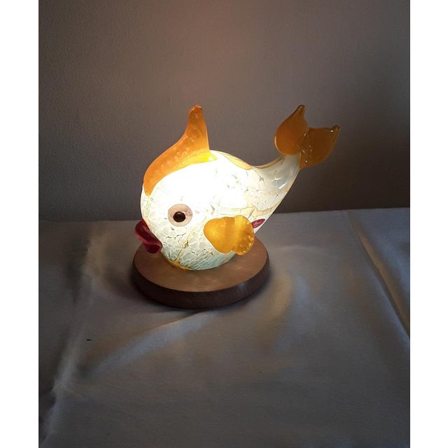 1990s Vintage Fish Table Lamp in Colored Glass & Beech from Joska-Kristall, 1990s For Sale - Image 5 of 9