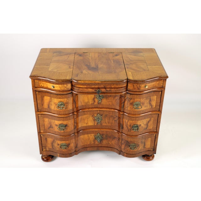 Small Baroque Chest of Drawers in Walnut with Mirror, 1760 For Sale - Image 10 of 14