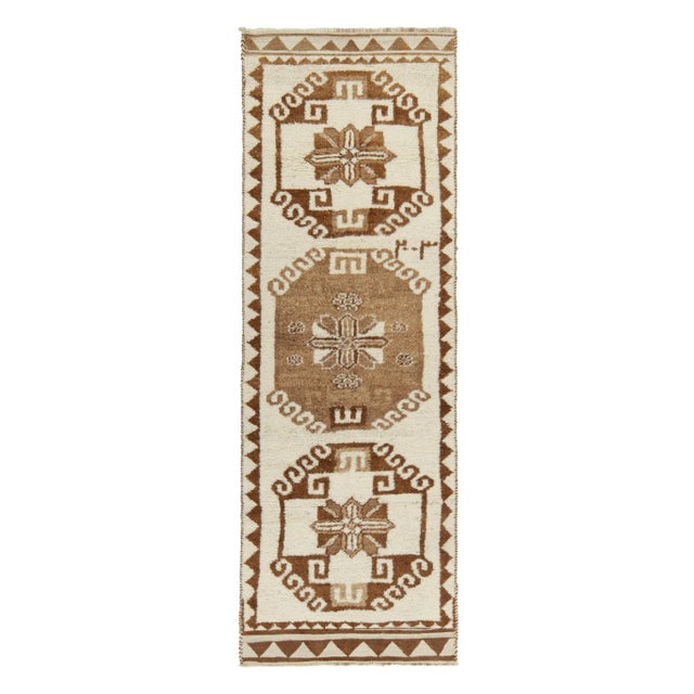 Textile Vintage Tribal Runner in White & Beige-Brown Geometric Patterns For Sale - Image 7 of 7