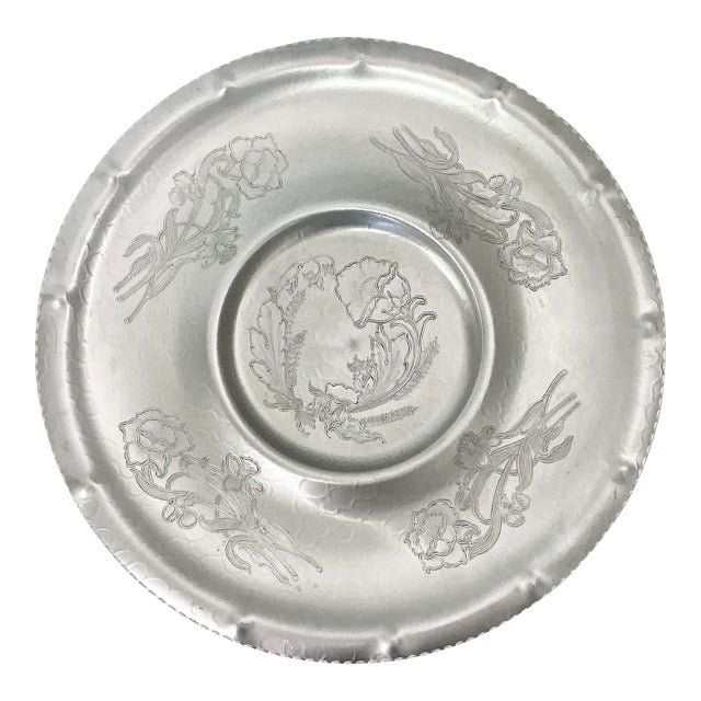 1950s Vintage Boho Chic Arts & Crafts Hand Wrought Etched Aluminum Round Serving Tray. For Sale