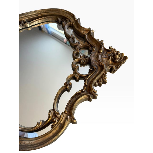 1970s Bassett Mirror Company Old World Hermosa Wall Mirror in Gold Leaf M2968 For Sale - Image 5 of 7