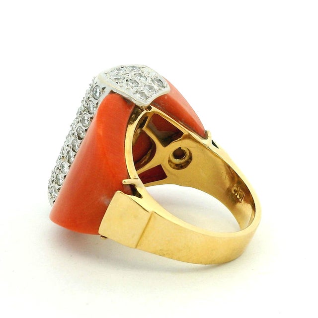 1970s 1970s Italian 18k Gold Coral & 1.50 Carat Diamond Cocktail Ring, Size 7.25 For Sale - Image 5 of 10
