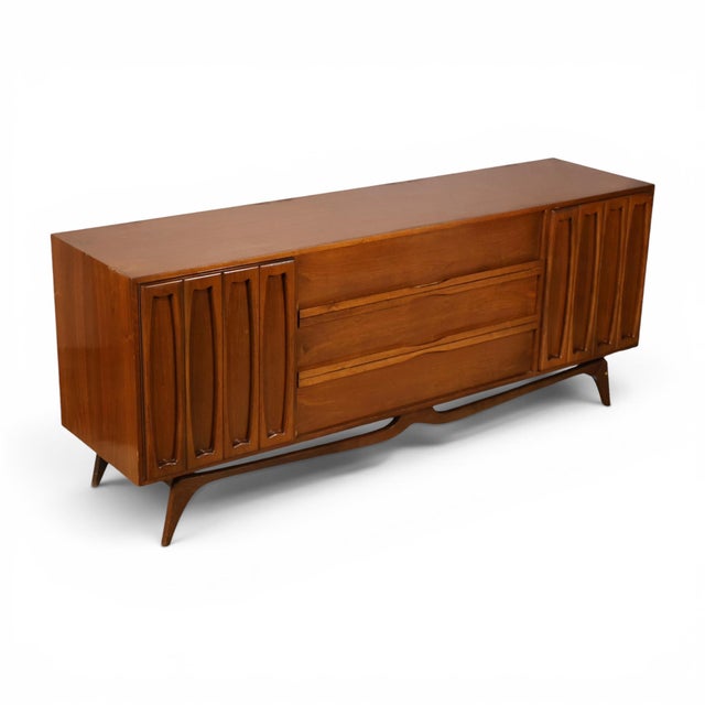 Tobago Vintage Mid Century Modern Lowboy Dresser C. 1960s, Attributed For Sale In New York - Image 6 of 14
