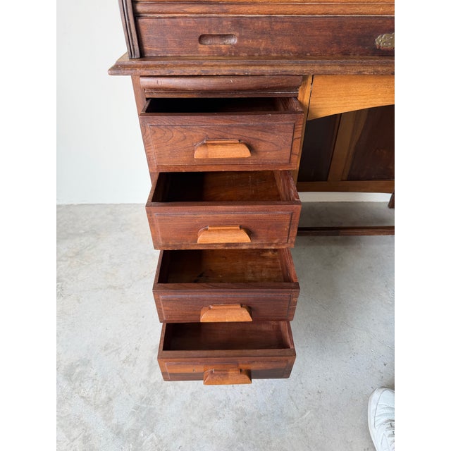 American Antique Early 20th Century Solid Wood Roll Top Desk With Drawers & Interior Organizer For Sale - Image 3 of 11