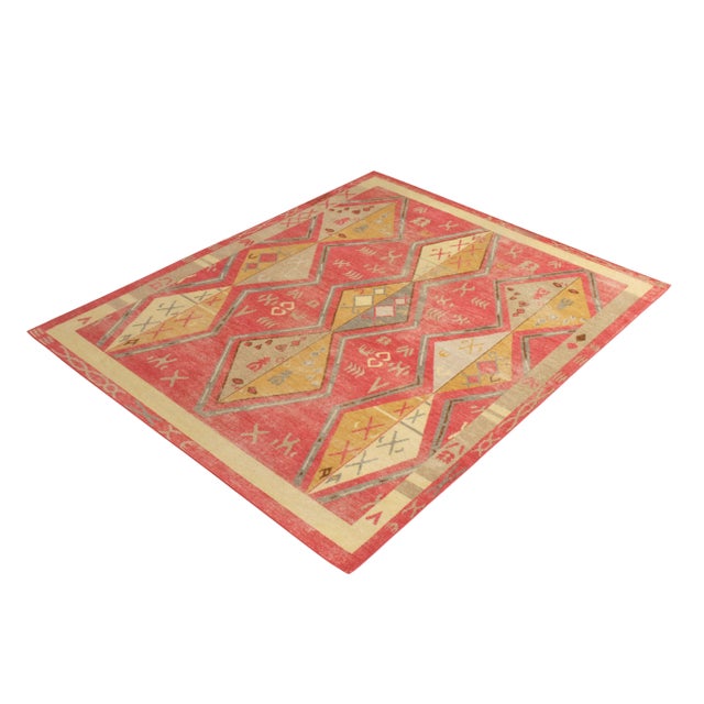 This 6x9 rug design is an exciting new addition to the Homage Collection by Rug & Kilim—an encyclopedia of styles...