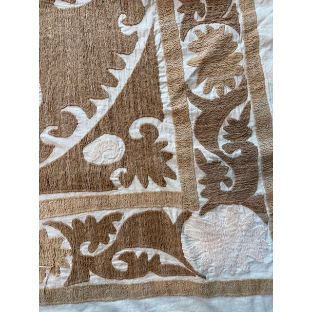 Mid-Century Modern Neutral Tan Cotton Suzani Square Medallion Wall Decor For Sale - Image 3 of 10