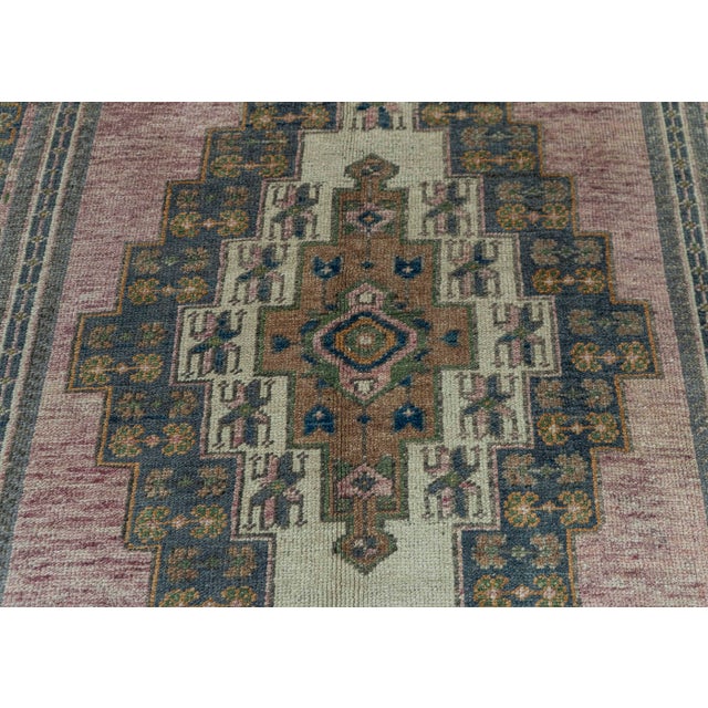 Turkish Vintage Rug 4'8" x 9'7" #20551 For Sale - Image 4 of 8