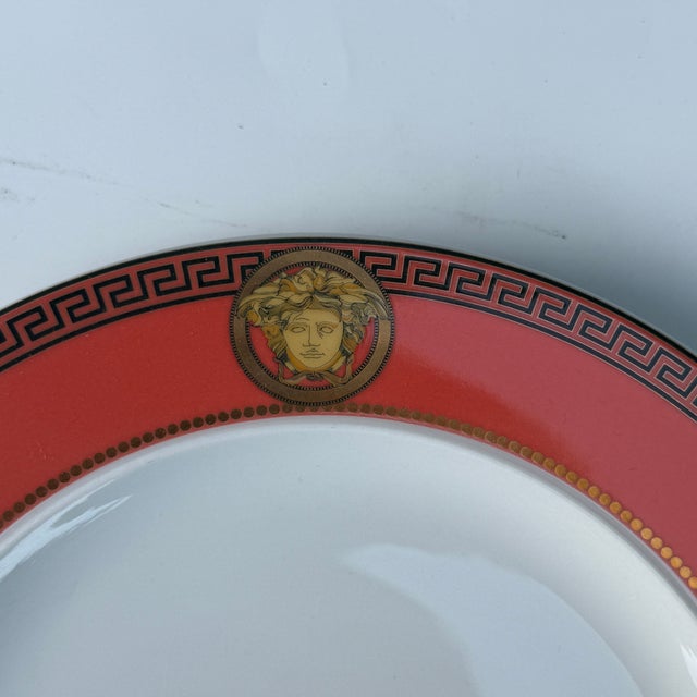 Breakfast plate Round - Ø 22.0 cm - h 2.4 cm Designed: Color This piece has an attribution mark, I am sure that it is...