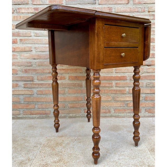English English Regency Walnut Table with Wings, 1890s For Sale - Image 3 of 18