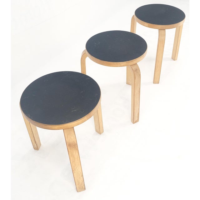 Set of 3 Early Round Nesting Side Occasional Tables by Alvar Aalto Mid Century For Sale - Image 6 of 10