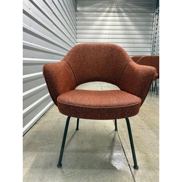 Eero Saarinen Set of 8 Eero Saarinen for Knoll Executive Arm Chairs For Sale - Image 4 of 9