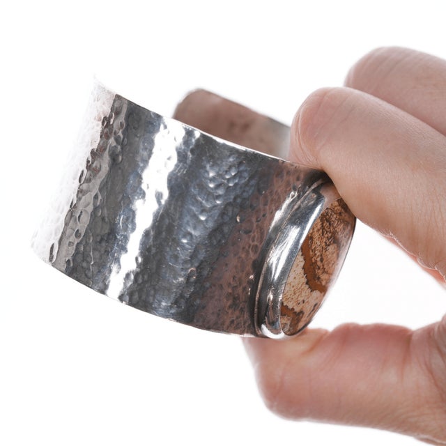 Late 20th Century 7" Retro Hammered Sterling and jasper cuff bracelet For Sale - Image 5 of 11