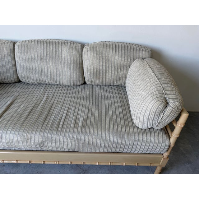 1970’s Hollywood Regency Faux Bamboo Carved Daybed Sofa For Sale In Miami - Image 6 of 12