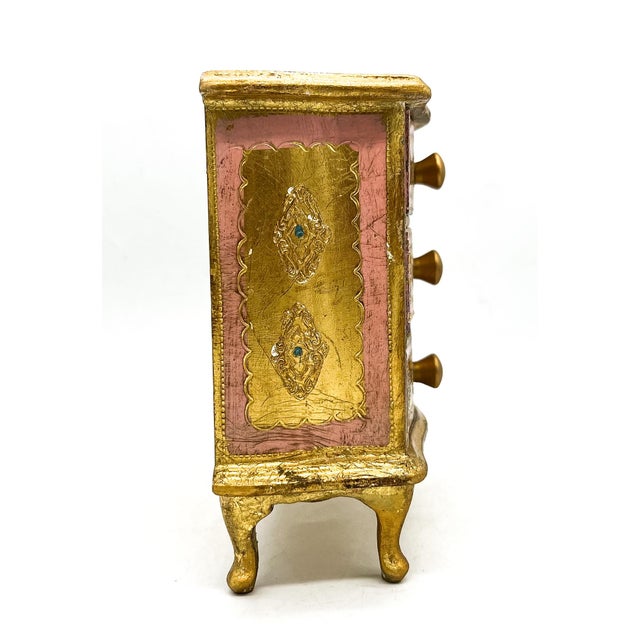 Mid-Century Modern Mid Century Italian Florentine Pink & Giltwood Jewelry 3-Drawer Chest Box – Rococo / Hollywood Regency For Sale - Image 3 of 14