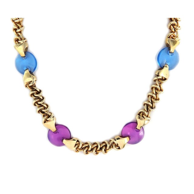Contemporary Mid 20th Century Pink Blue Translucent Acrylic Button 14k Yellow Gold Woven Necklace For Sale - Image 3 of 4