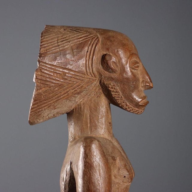 Brown Ancestor Sculpture in Wood For Sale - Image 8 of 10