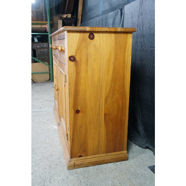 Late 20th Century Ethan Allen Old Tavern Pine Country Farmhouse Buffet Console Cabinet 23-6006 For Sale - Image 12 of 18