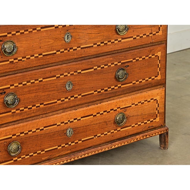 Italian 19th Century Inlay Walnut Commode For Sale - Image 4 of 15