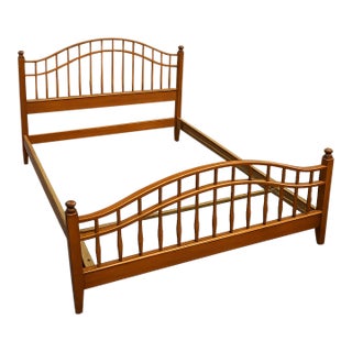 Vintage Ethan Allen Solid Wood Spindle Sleigh Bed Frame – Queen, Classic Colonial Style For Sale