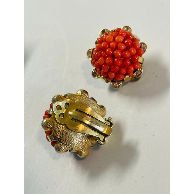 1950s Vintage Nettie Rosenstein Woven Coral Bead Earrings, A Pair For Sale - Image 5 of 7