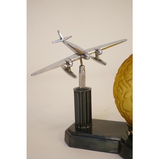 Brown 1930s Uber Rare Vintage Sublime Art Deco Streamline Bronze Aviation Award Twin Chrome Airplane Amber Brain Globe Table Lamp For Sale - Image 8 of 13