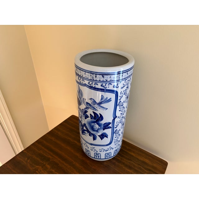 Chinoiserie Vintage Chinoiserie Blue and White Porcelain Umbrella Stand For Sale - Image 3 of 13
