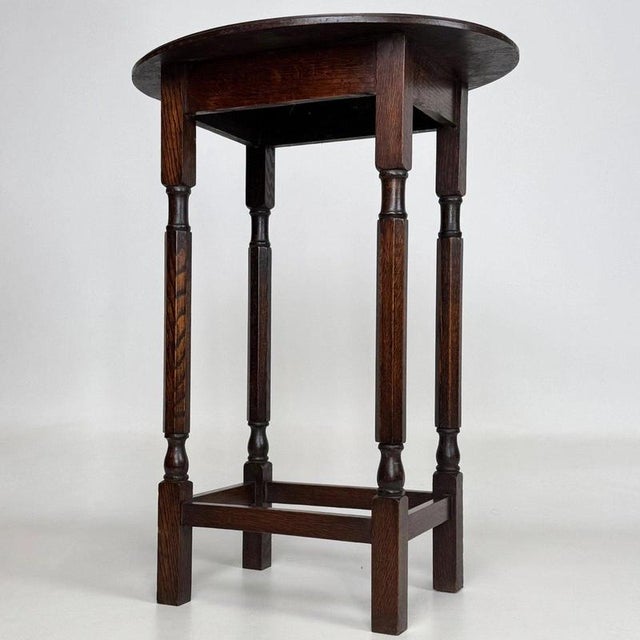 Small Antique Early 20th Century English Oak Side Table For Sale - Image 3 of 11