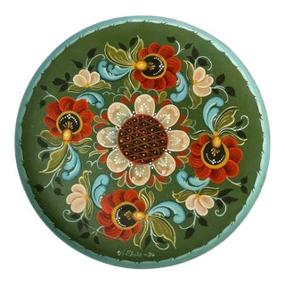 1996 Vi Thode Hand-Painted Norwegian Rosemaling Wooden Plate For Sale
