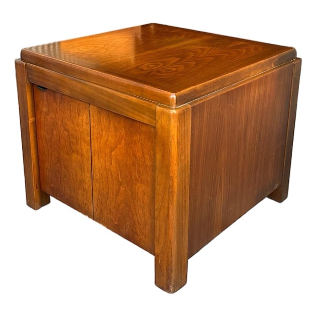 Vintage Lane Walnut Cube End Table W/ Storage Cabinet – 1975 Mid-Century Modern For Sale