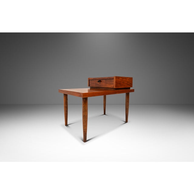 Set of Two (2) Mid-Century Modern "Step" End Tables in Walnut W/ Storage Drawers by American of Martinsville, Usa, C. 1960s For Sale In Orlando - Image 6 of 18