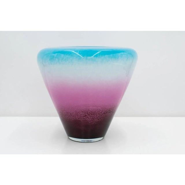 Contemporary Vilniaus Stiklo Studija (Vss) Lithuania Art Glass Vase 'Kiarra' For Sale - Image 3 of 13